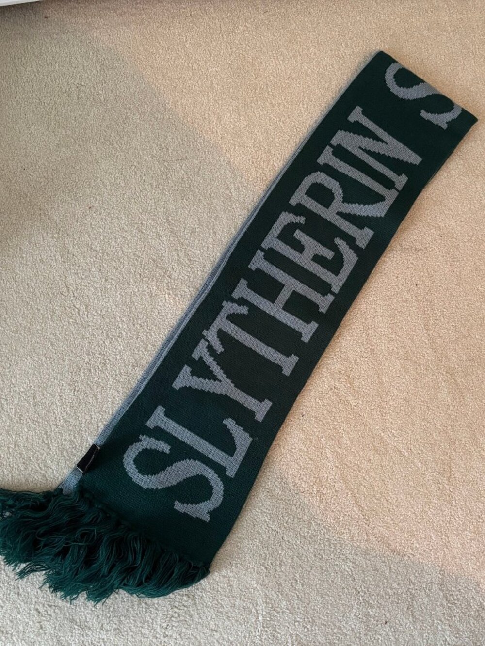 NWOT! Warner Bros. Green/Grey Official Studio Tour Harry Potter Slytherin Scarf